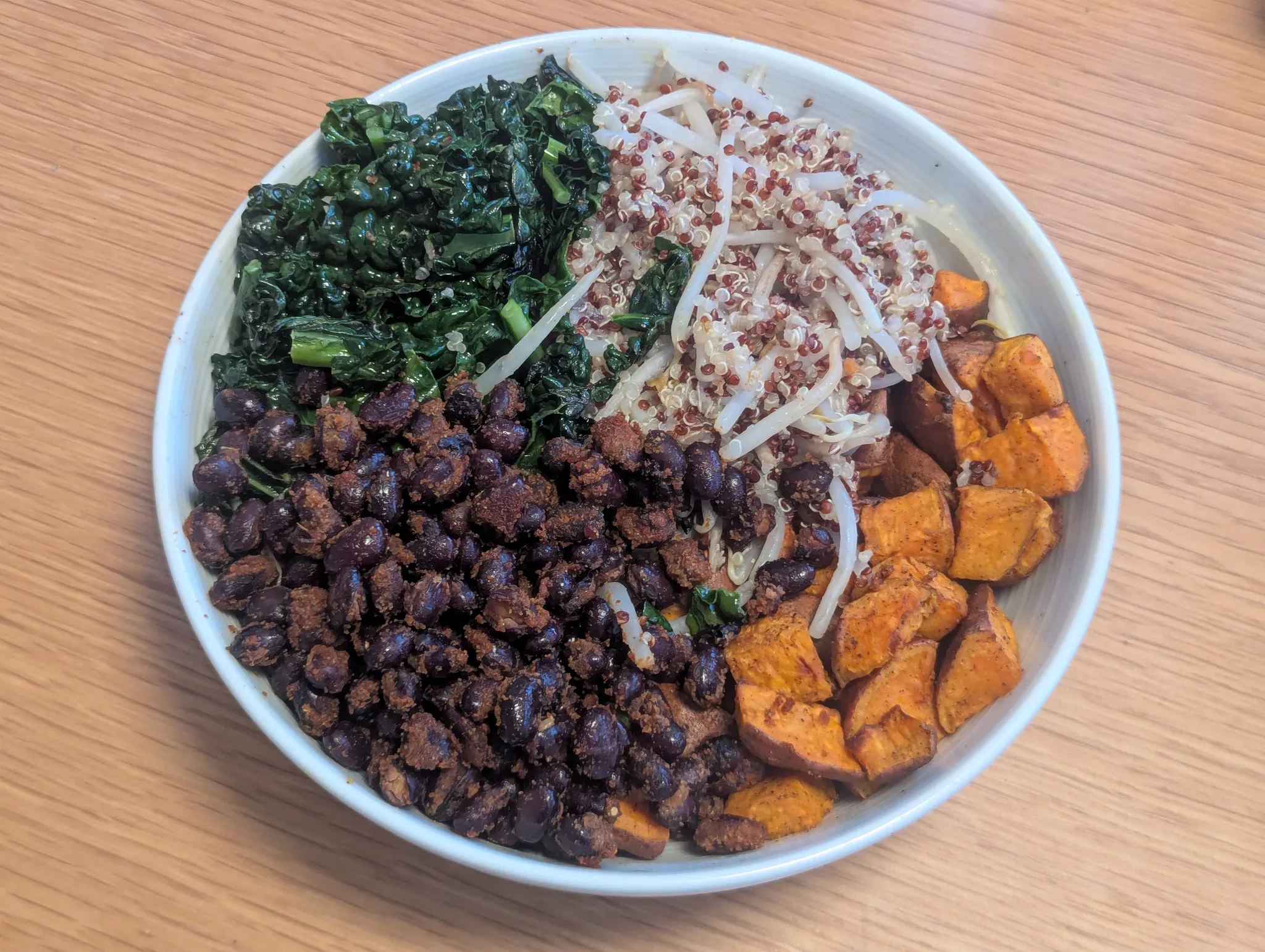 Quinoa bowl with peanut sauce